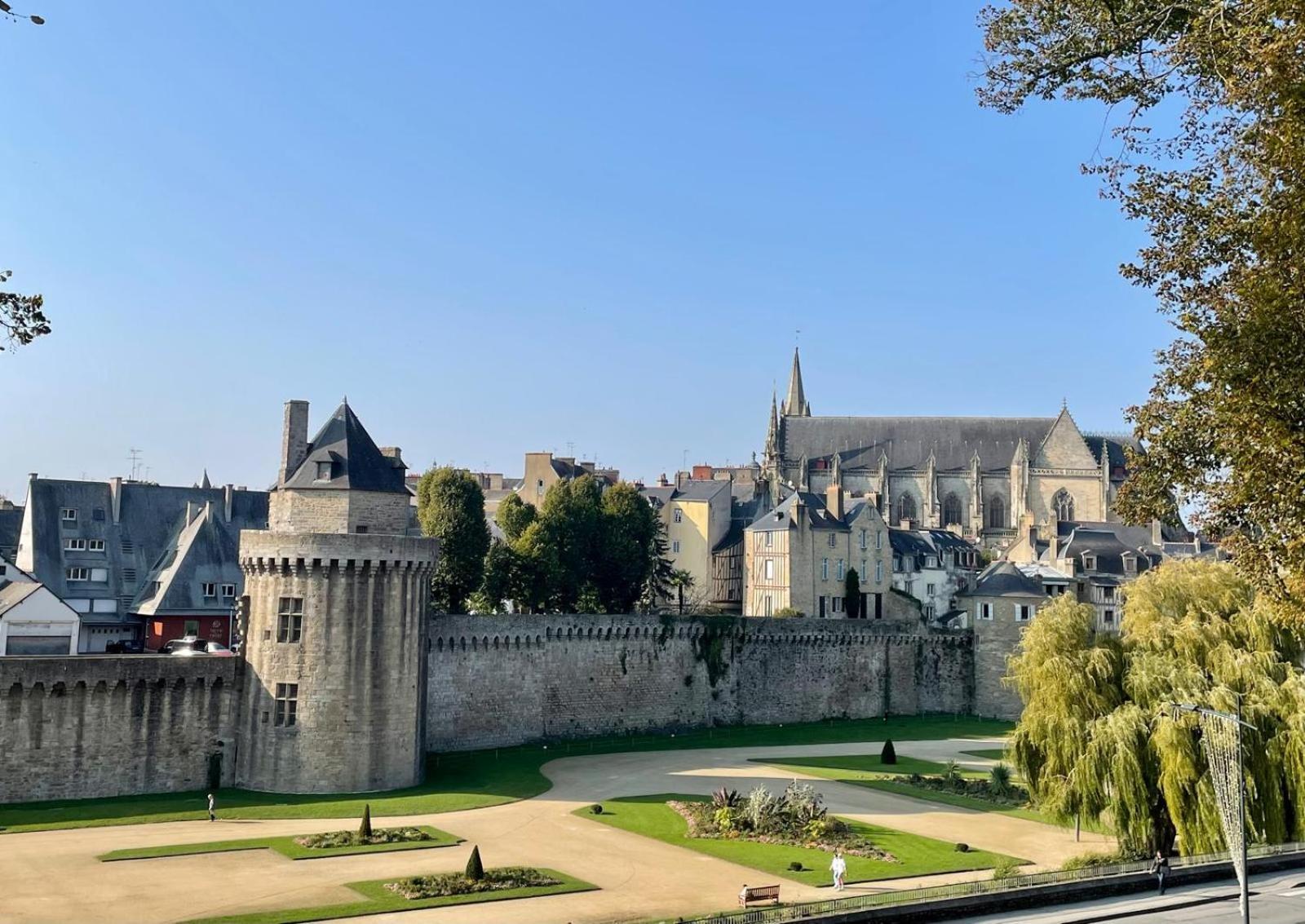 דירות ואנה Laroche Grand Duplex Dans Le Centre Historique Avec Garage מראה חיצוני תמונה